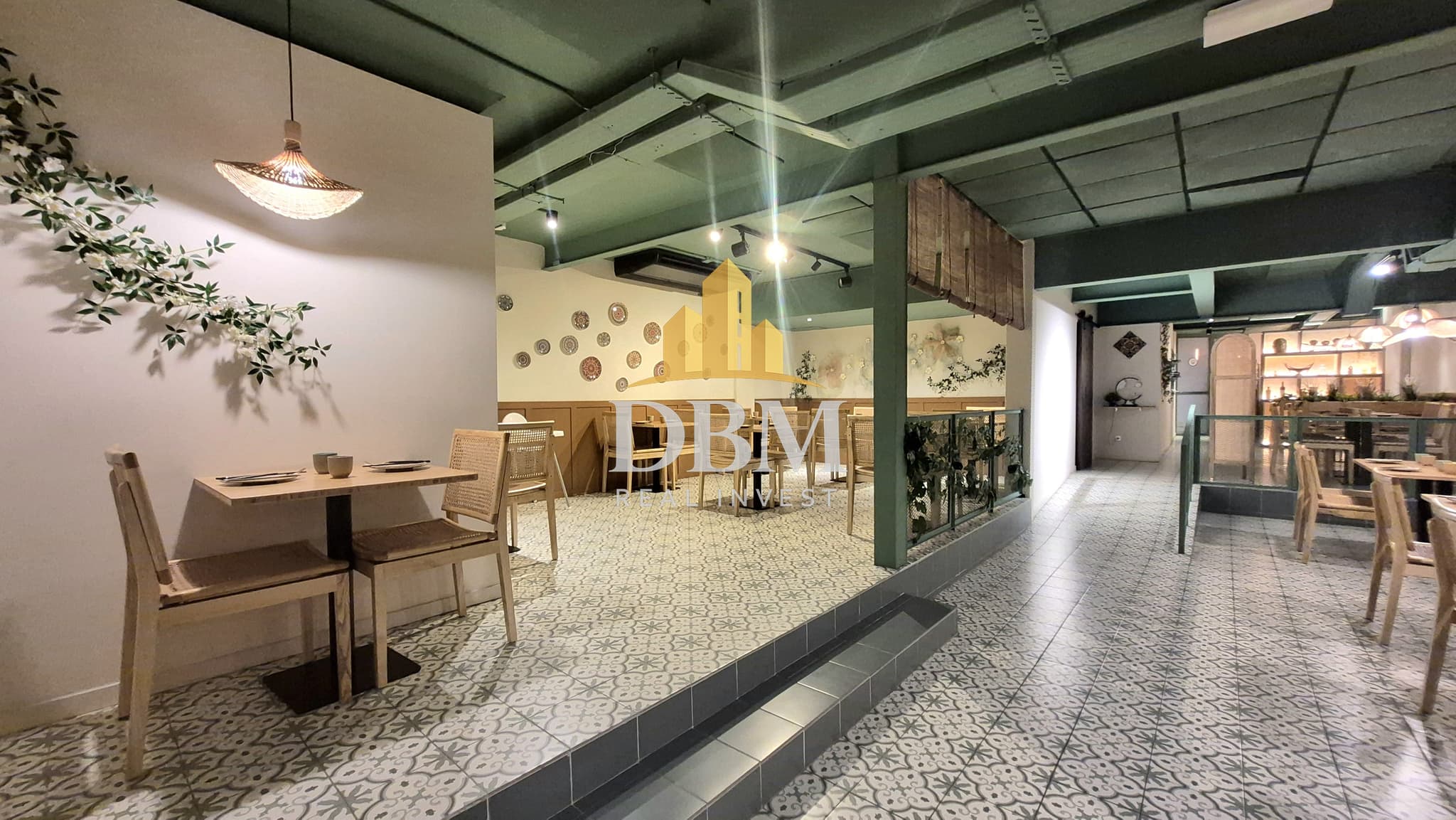 Restaurante con terraza en proximo a plaza Francesc Macià