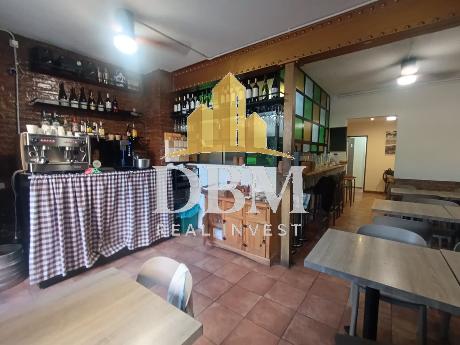 Traspaso restaurante con licencia C3 y terraza en Sant Martí, Barcelona