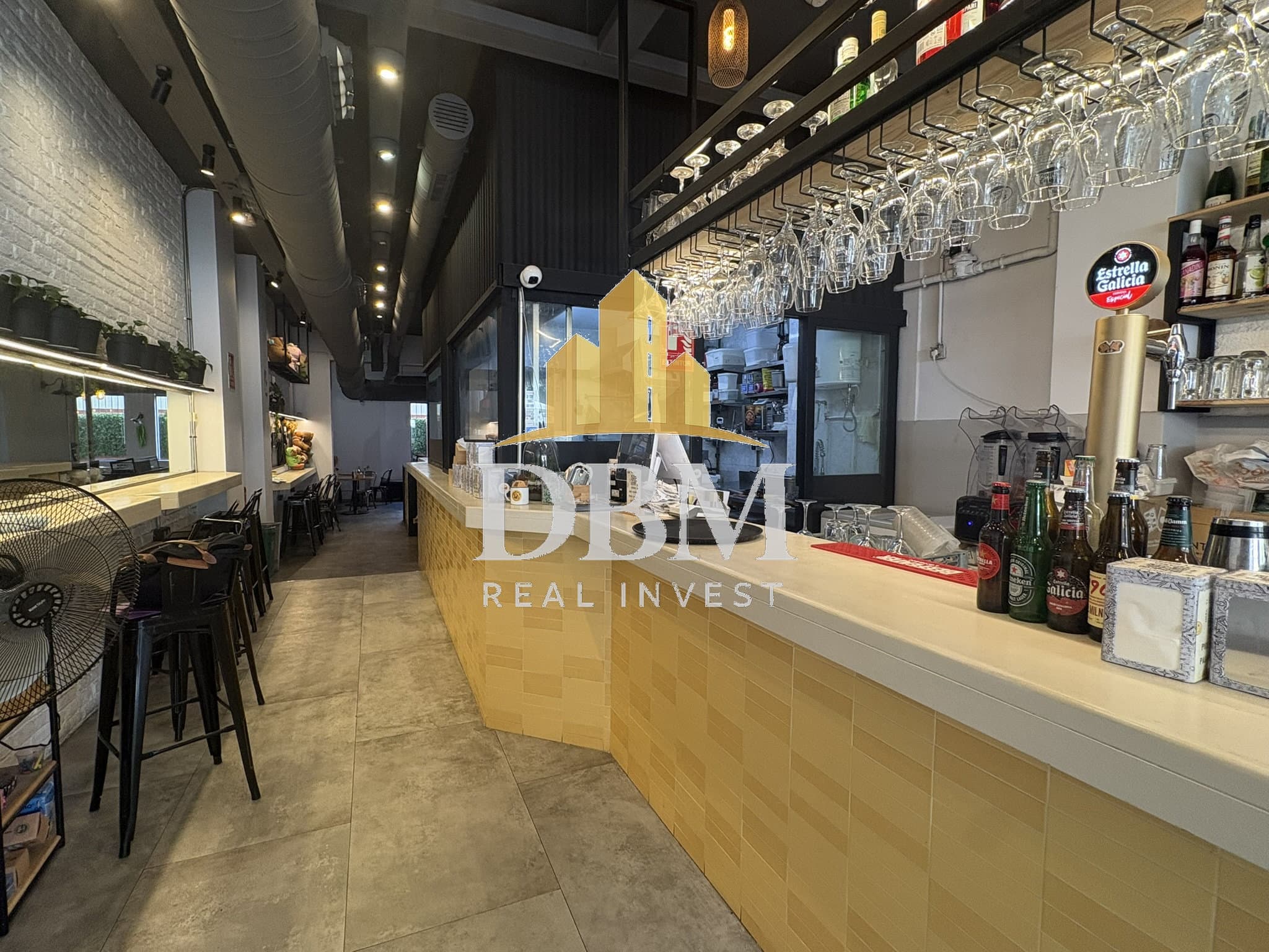 Restaurante con Cocina Vista y Terraza en Avinguda Paral·lel