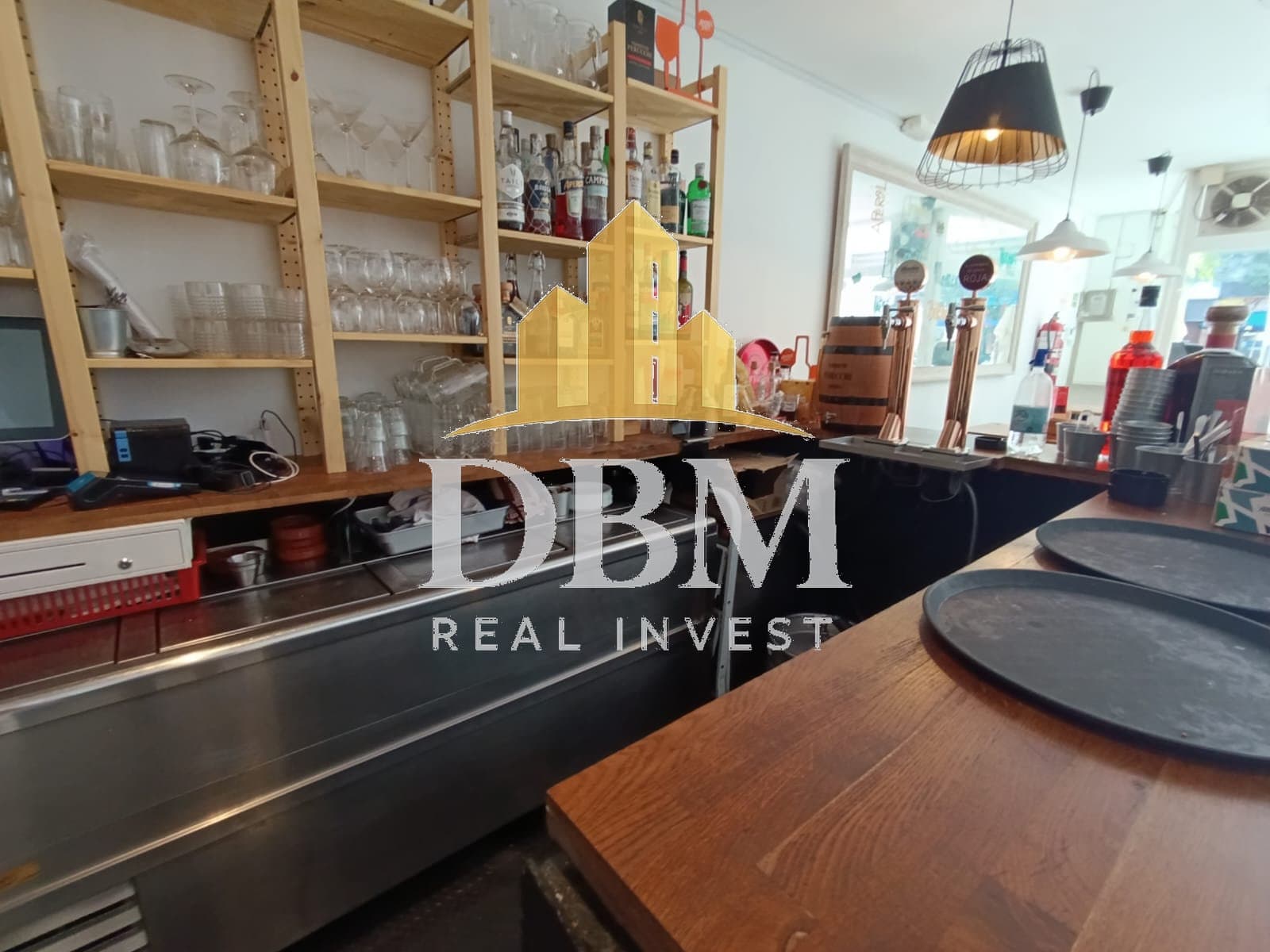 Bar con terraza en traspaso en Sants – Licencia C2
